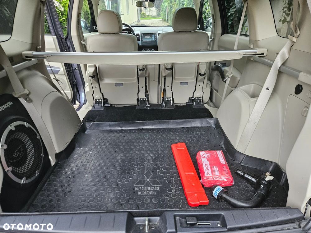 Mitsubishi Outlander 2.2 DI-D 4WD Intense - 34