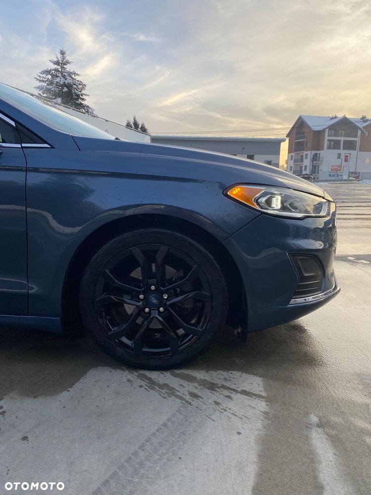 Ford Fusion - 4