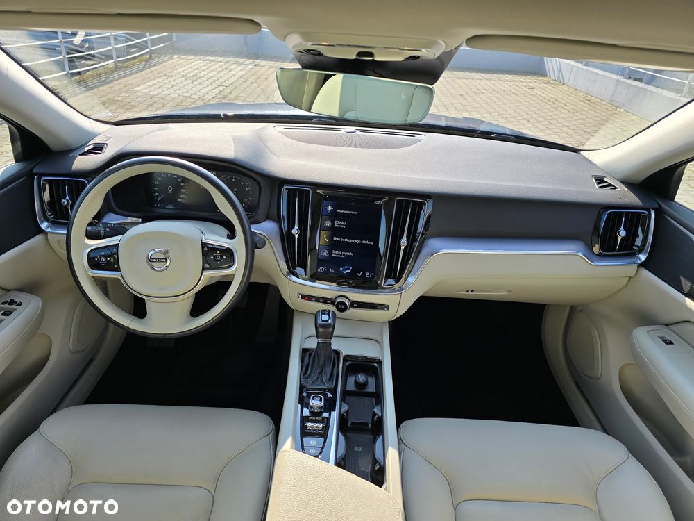 Volvo S60 T5 Momentum Pro - 22