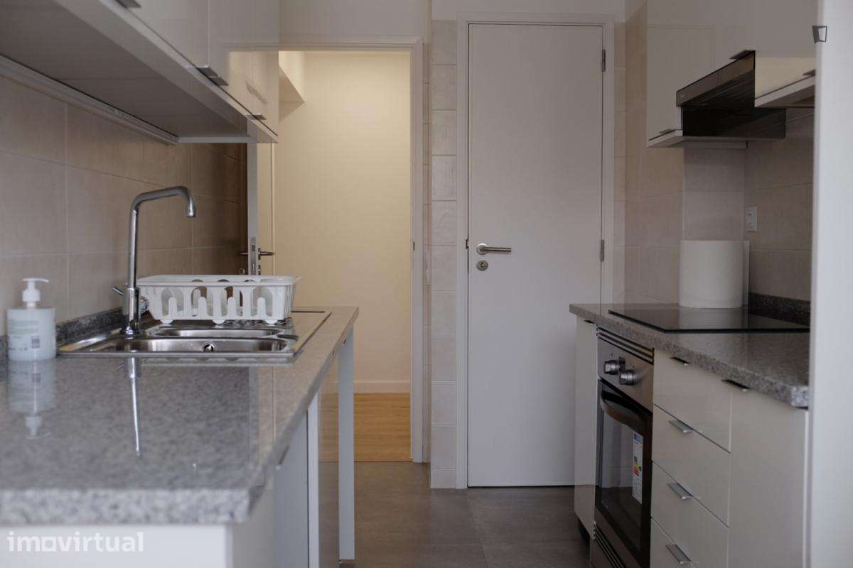 Quarto - localizado em Carcavelos Lisbon - Grande imagem: 3/8