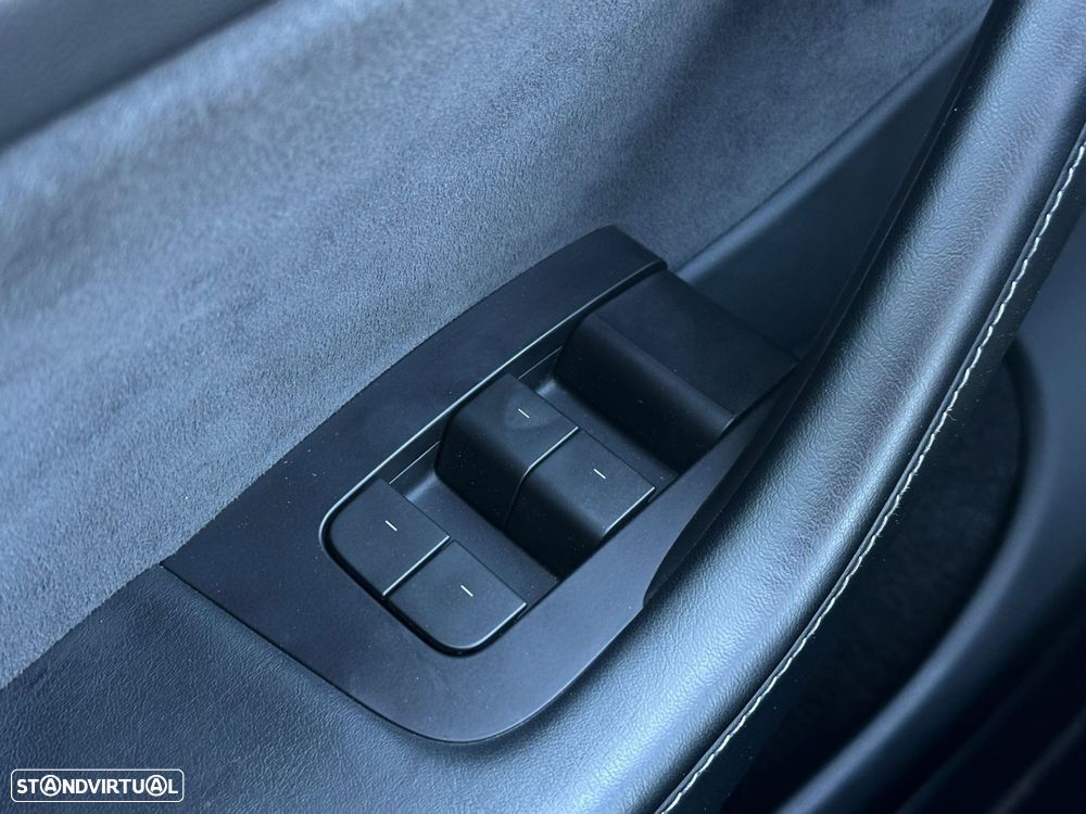 Tesla Model Y Performance Tração Integral - 13