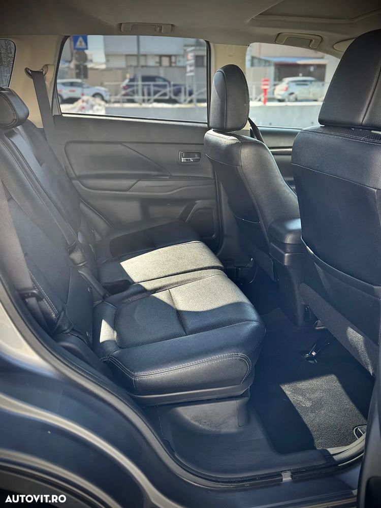 Mitsubishi Outlander - 7