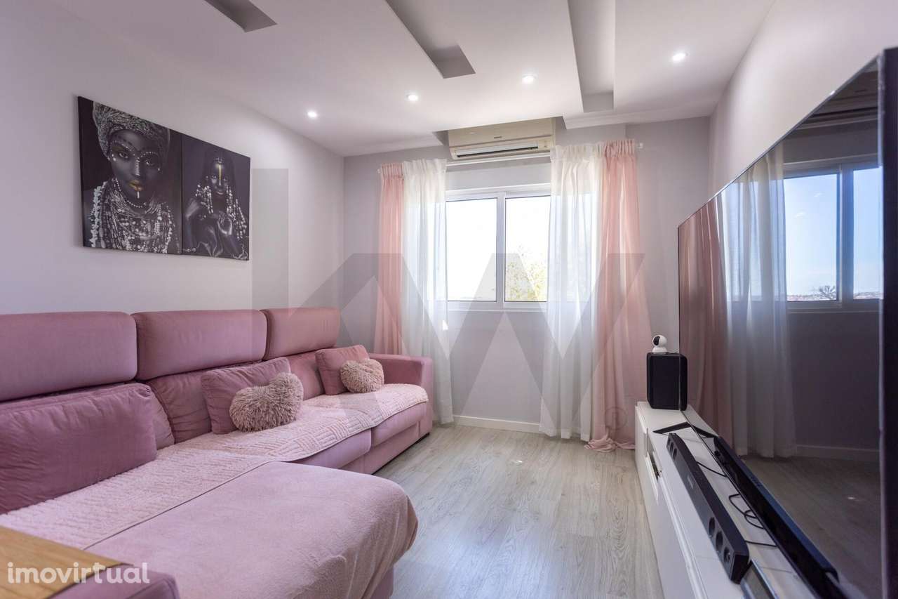 Apartamento T4 em Santo António da Charneca Totalmente Remodelado - Grande imagem: 5/35