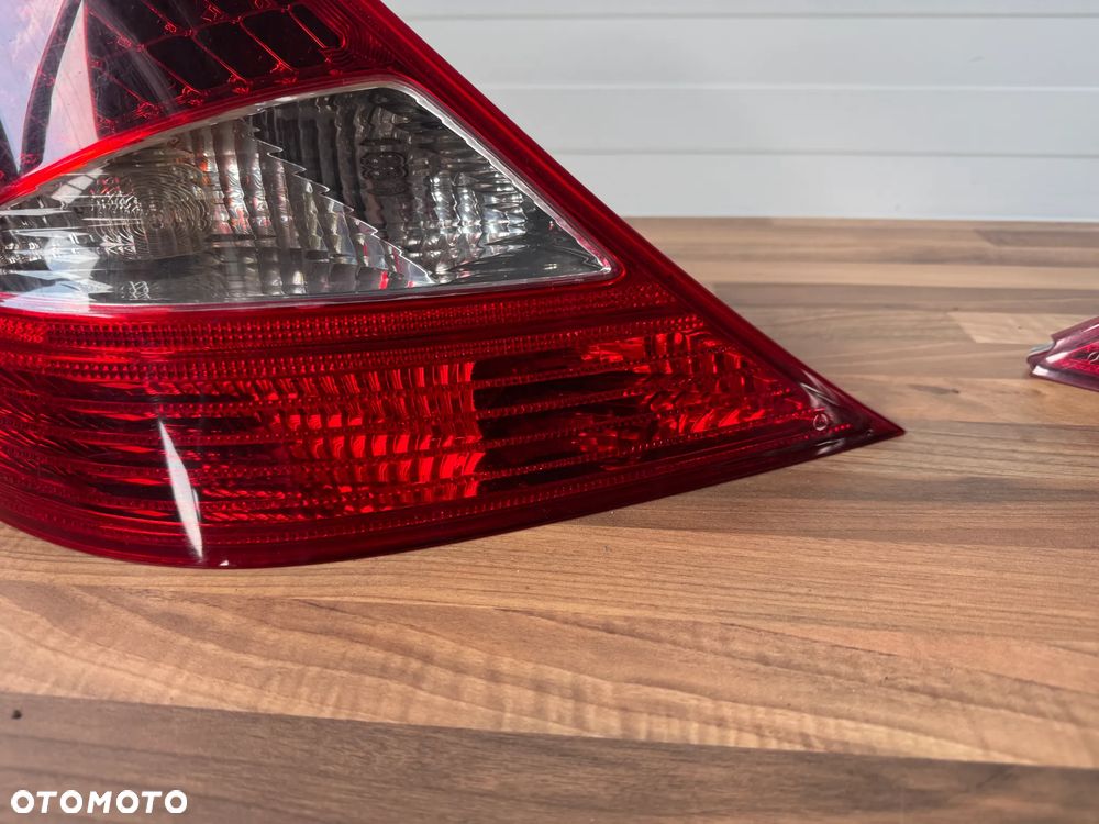 LAMPA TYLNA LEWA MERCEDES CLS W219 A2198200164 - 2