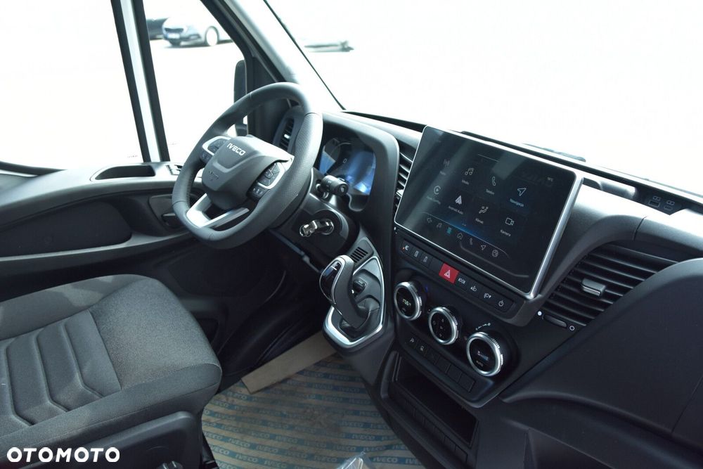 Iveco Daily Furgon Brygadówka | 35S18HA8V | Automat AT8 | Zabudowa 7 os - 22