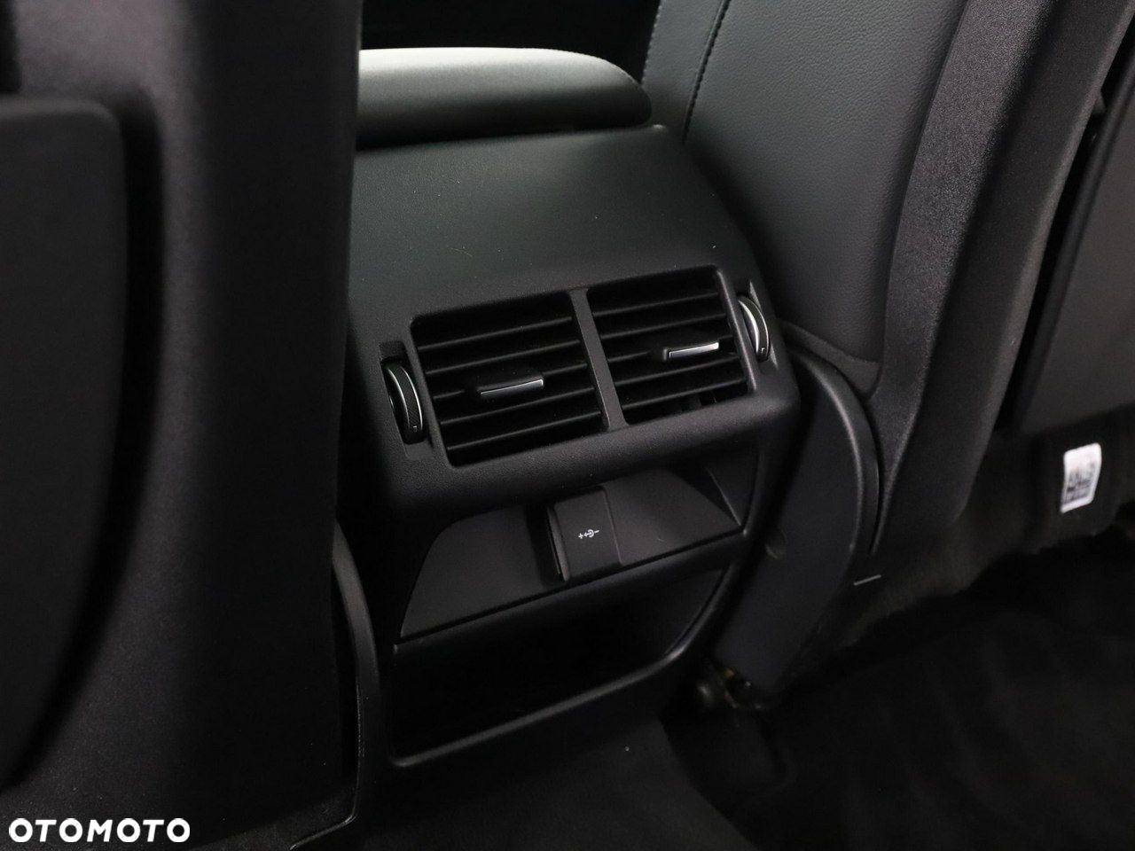 Land Rover Discovery Sport P300e - 37
