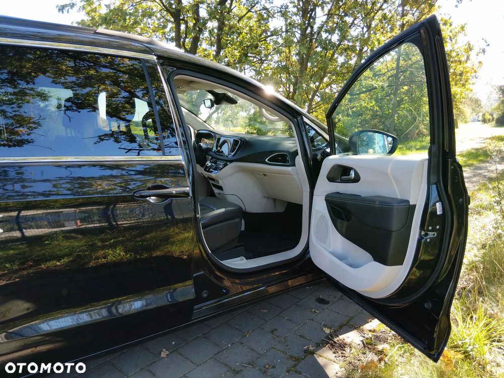 Chrysler Pacifica - 8