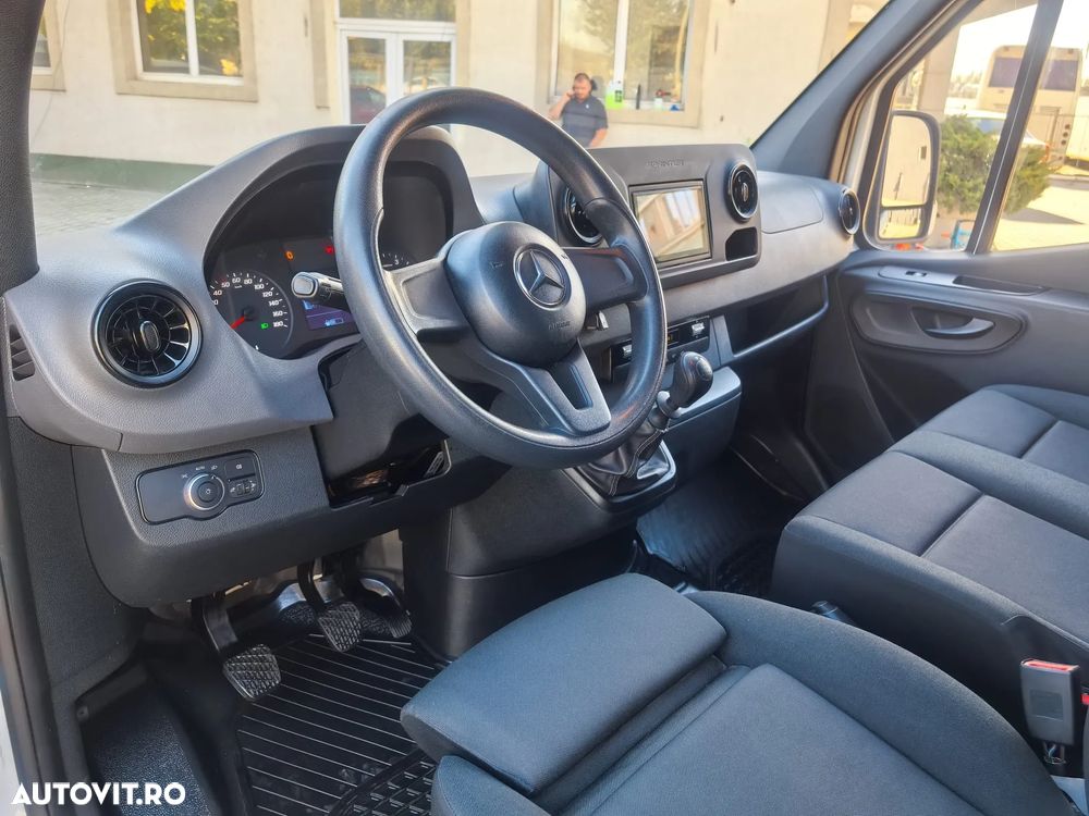 Mercedes-Benz Sprinter - 12