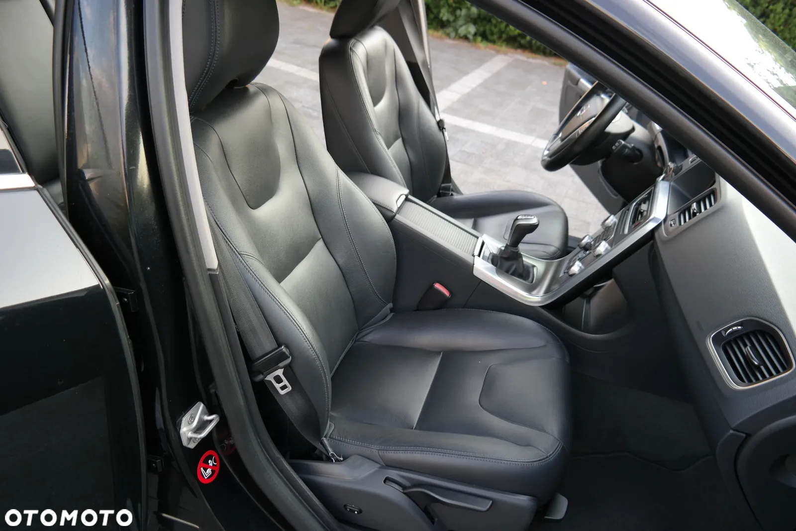 Volvo V60 D4 Drive-E R-Design Momentum - 24