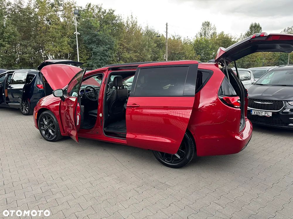 Chrysler Pacifica - 22