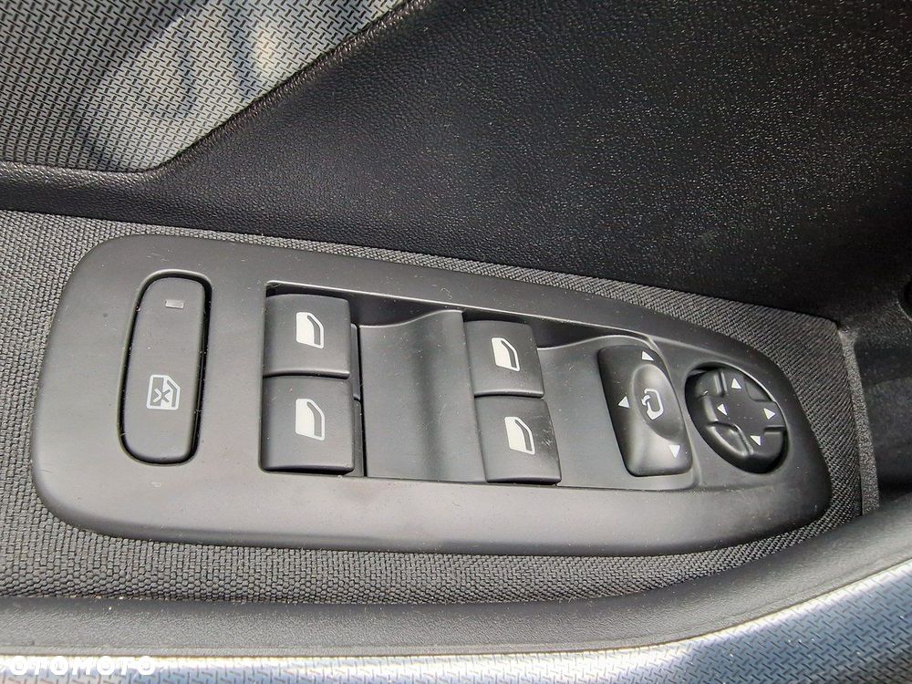 Peugeot 2008 1.6 VTi Allure - 38