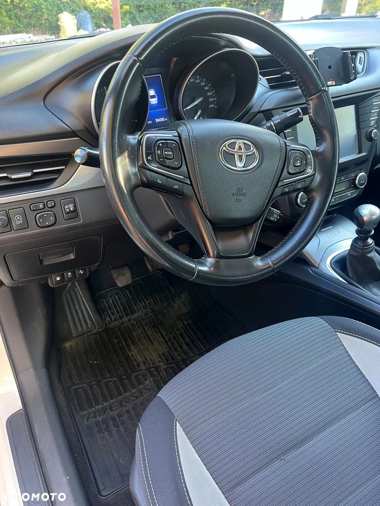 Toyota Avensis 2016 photo 5