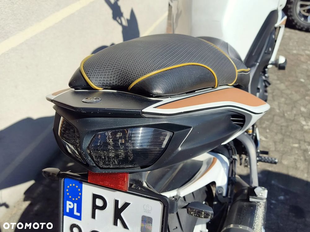 Yamaha FZ8 - 12