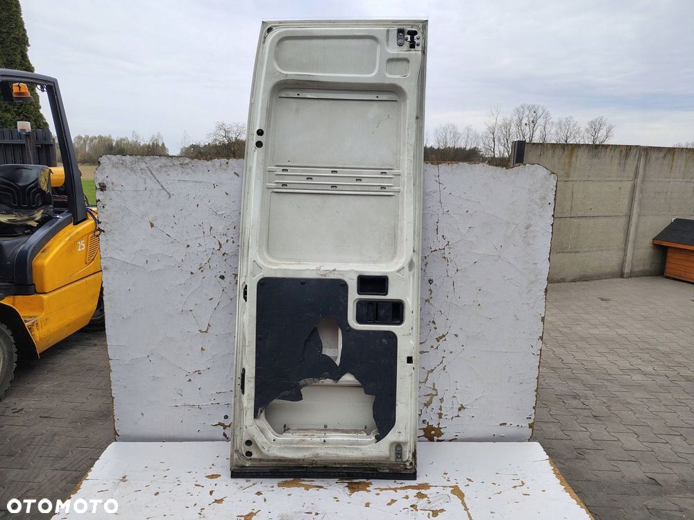 DRZWI PRAWY TYŁ SKRZYDEŁKOWE IVECO DAILY 3 III 35C15 FL LIFT 2 - 4
