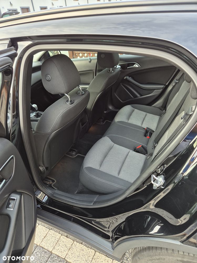 Mercedes-Benz GLA 180 - 10