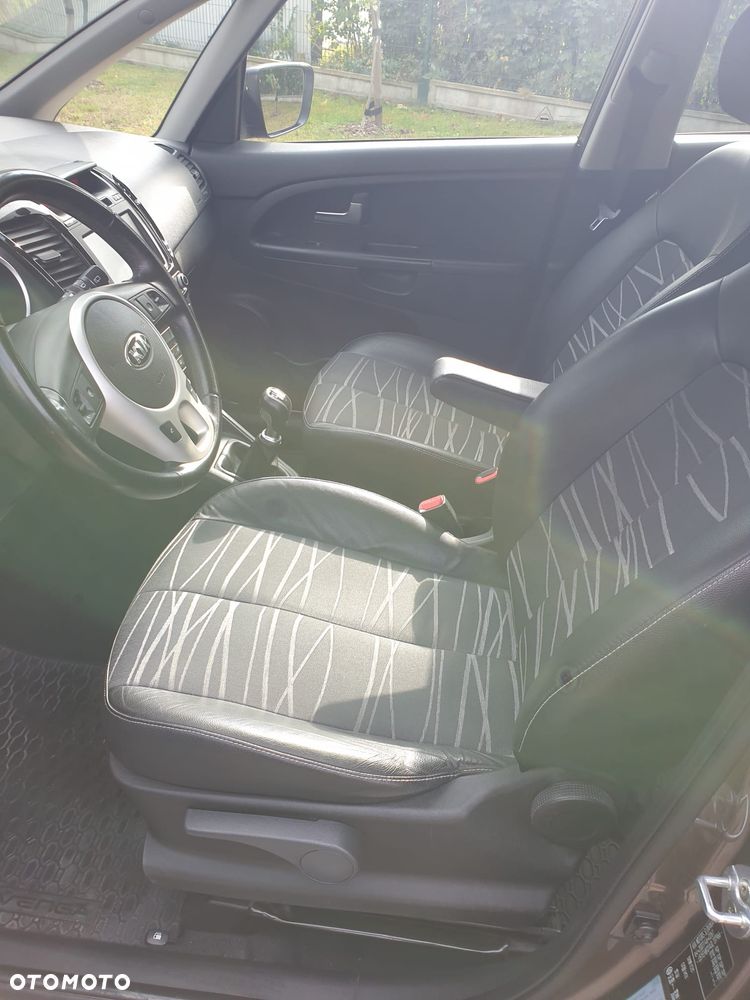 Kia Venga - 11