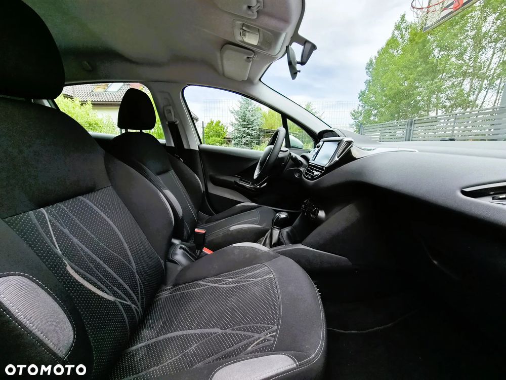 Peugeot 208 - 11
