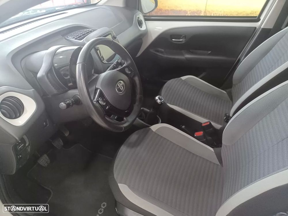 Toyota Aygo 1.0 X-Clusiv - 12