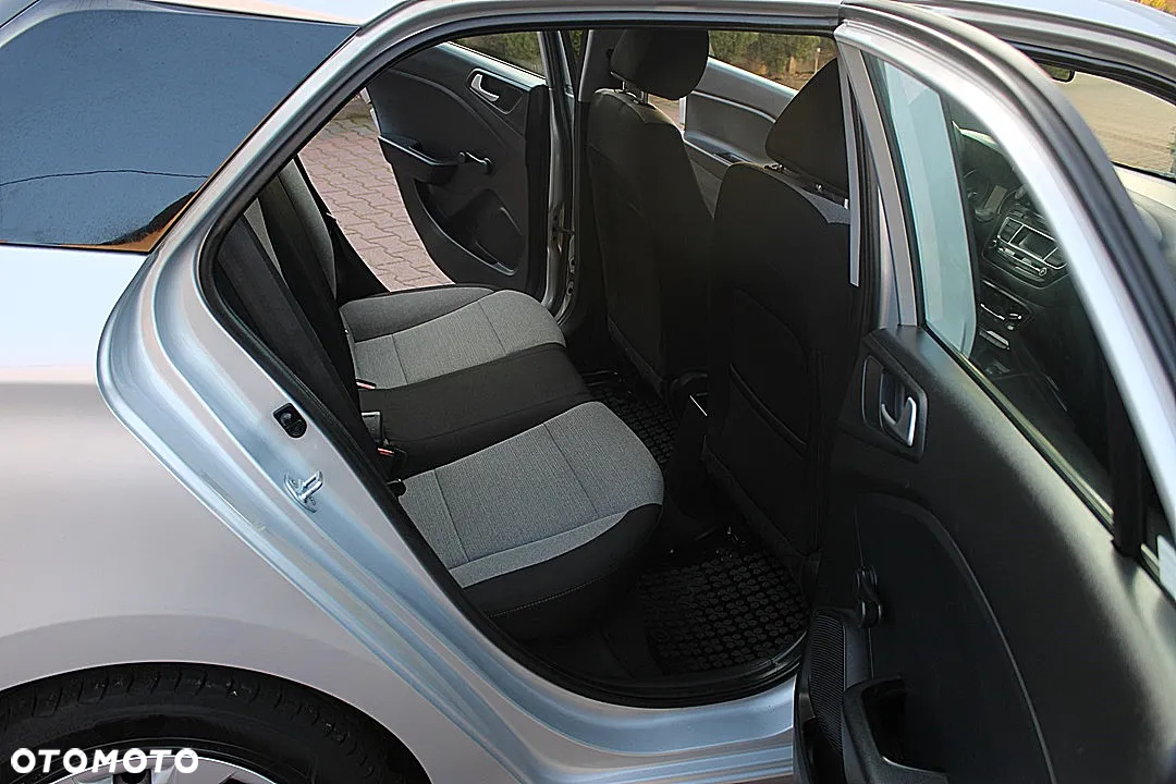 Hyundai i20 1.1 CRDi Elegant - 11