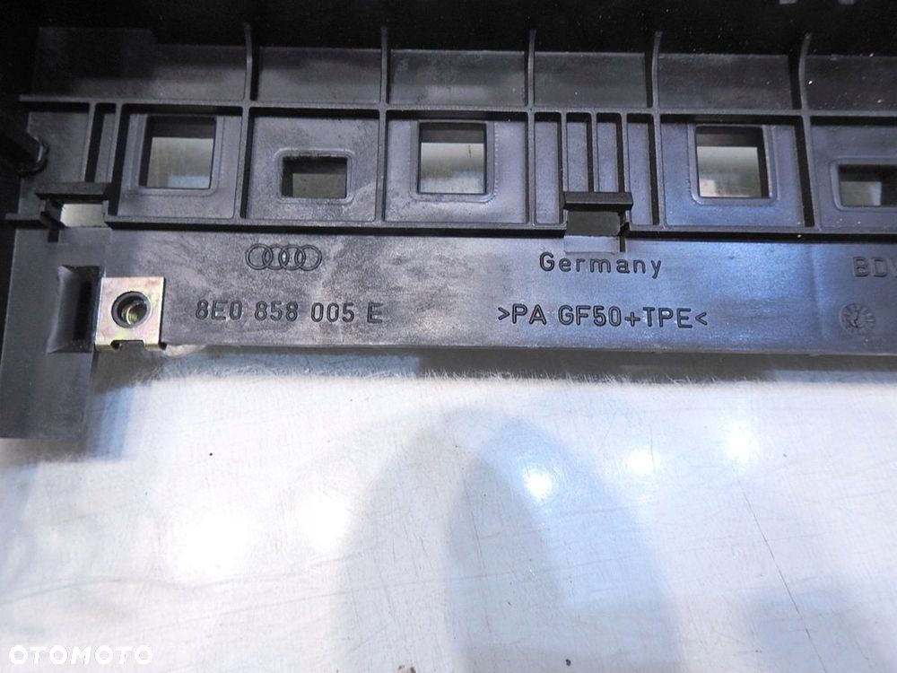RAMKA STELAŻ RADIA AUDI A4 B7 8E0858005E - 5
