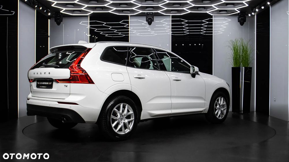 Volvo XC 60 T4 Momentum - 8
