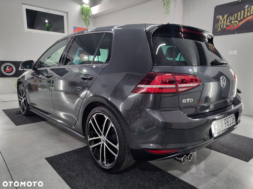 Volkswagen Golf - 2