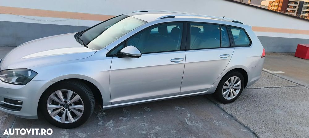 Volkswagen Golf - 1