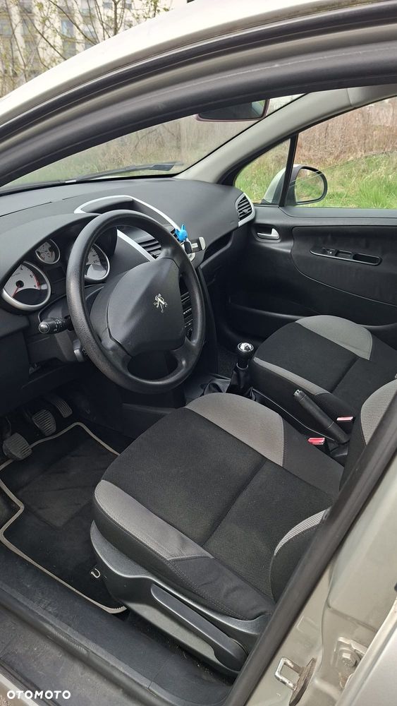 Peugeot 207 1.6 HDi - 12