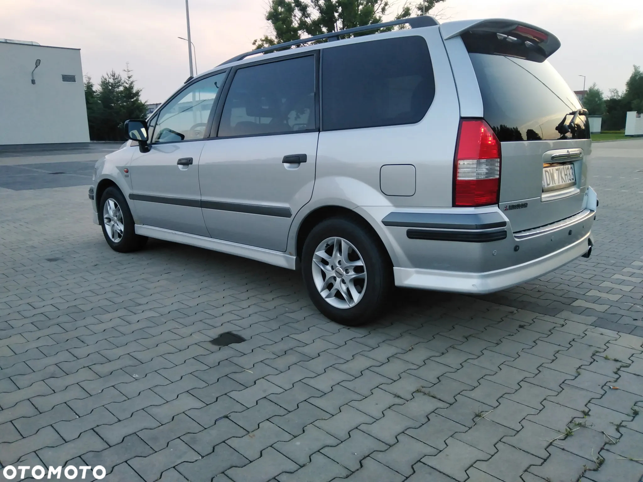 Mitsubishi Space Wagon - 3