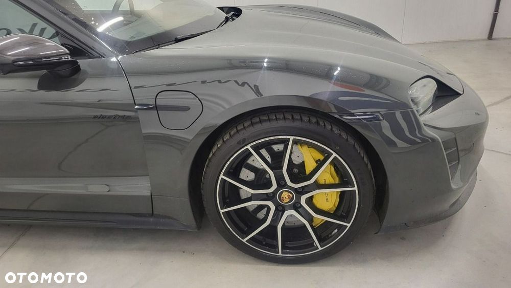 Porsche Taycan - 4