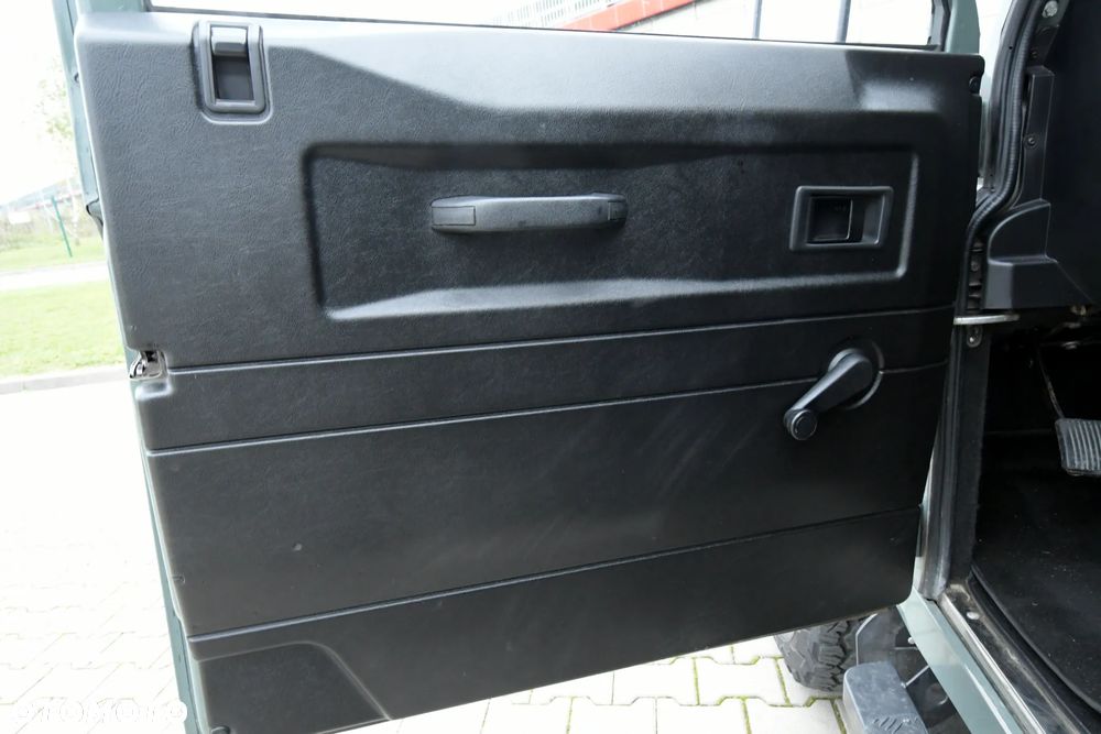 Land Rover Defender 110 2.4 TD4 E - 13