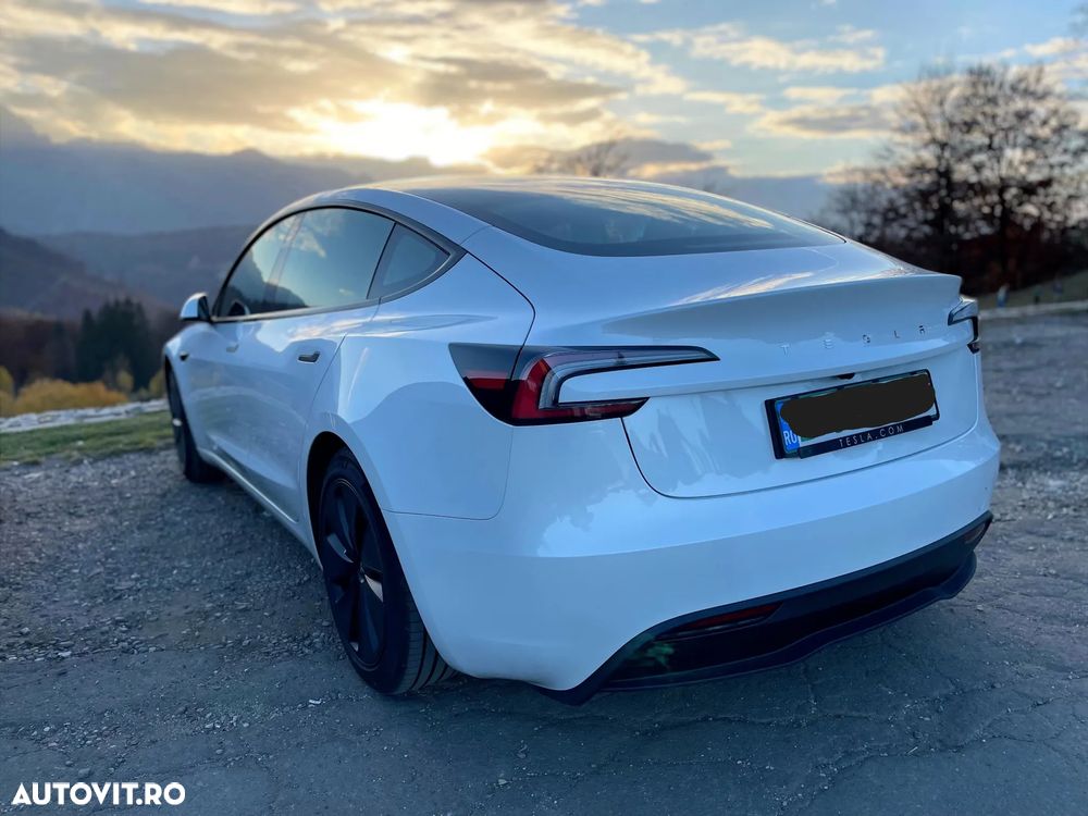 Tesla Model 3 - 4