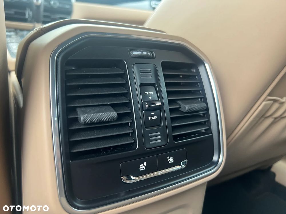 Porsche Macan Standard - 36