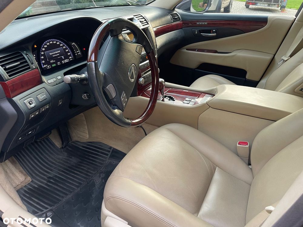 Lexus LS - 9