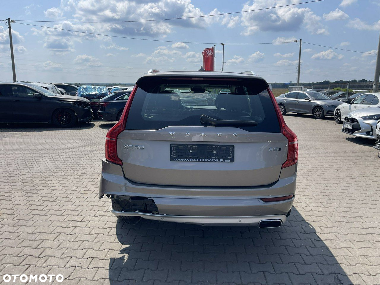Volvo XC 90 D5 AWD Momentum - 4