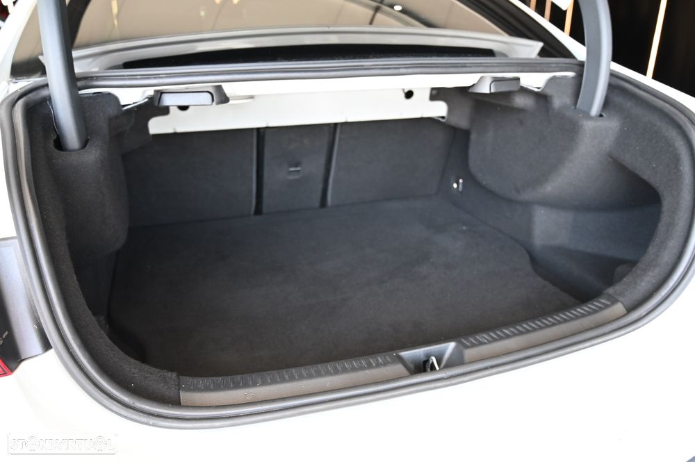 Mercedes-Benz A 250 Limousine e 8G-DCT AMG Line - 8