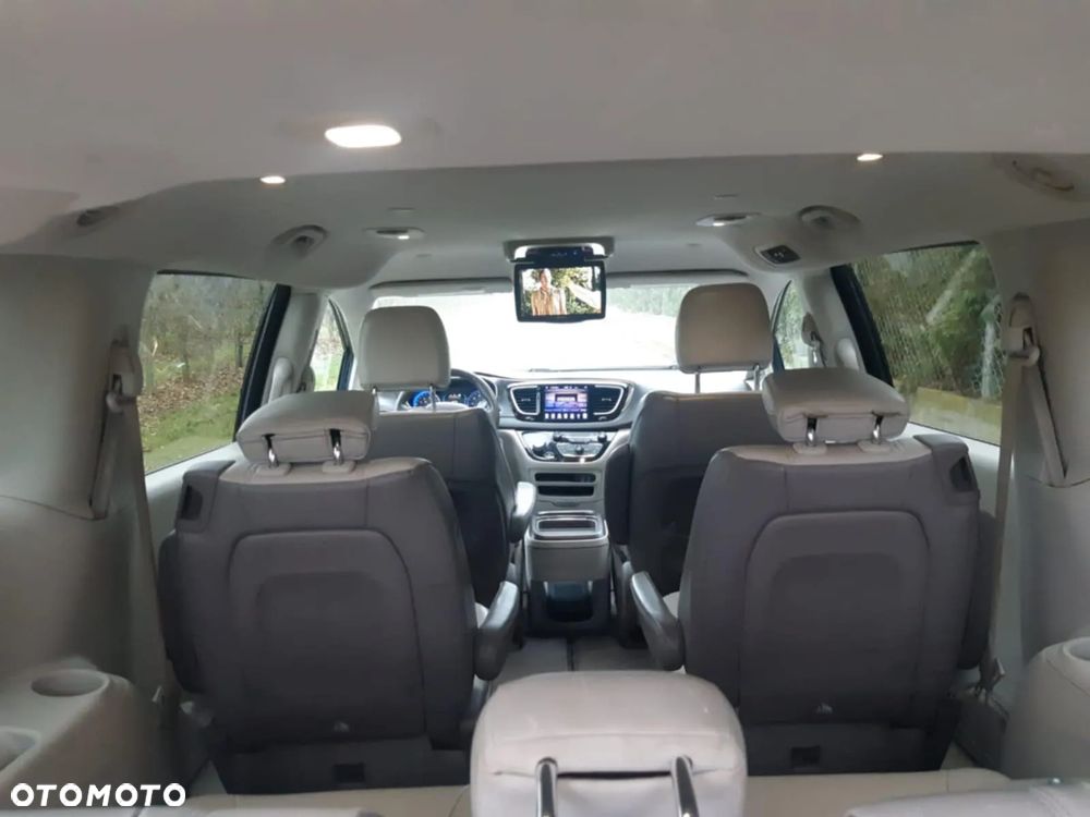 Chrysler Pacifica - 16