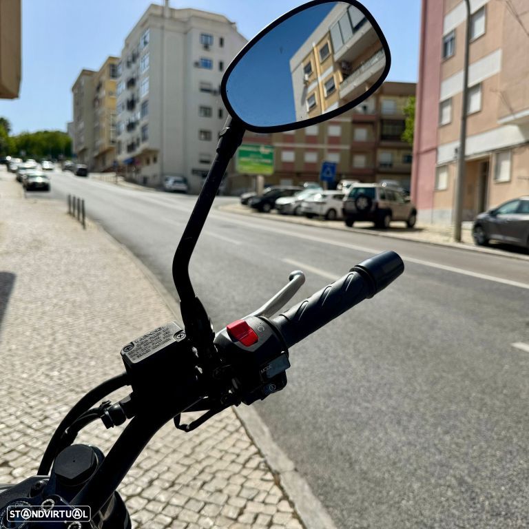 Moto Guzzi V7 Stone - 13