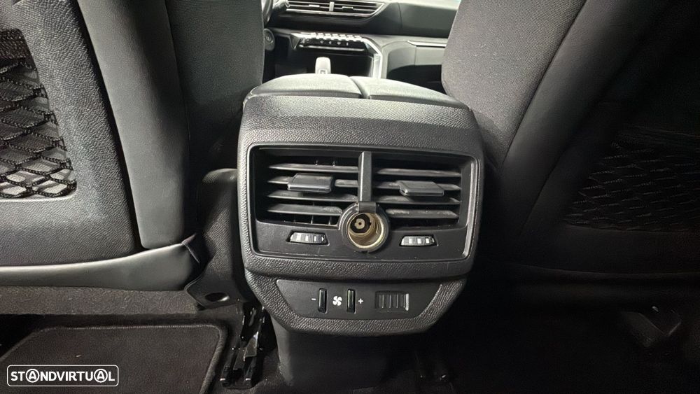 Peugeot 5008 1.5 BlueHDi Allure EAT8 - 26