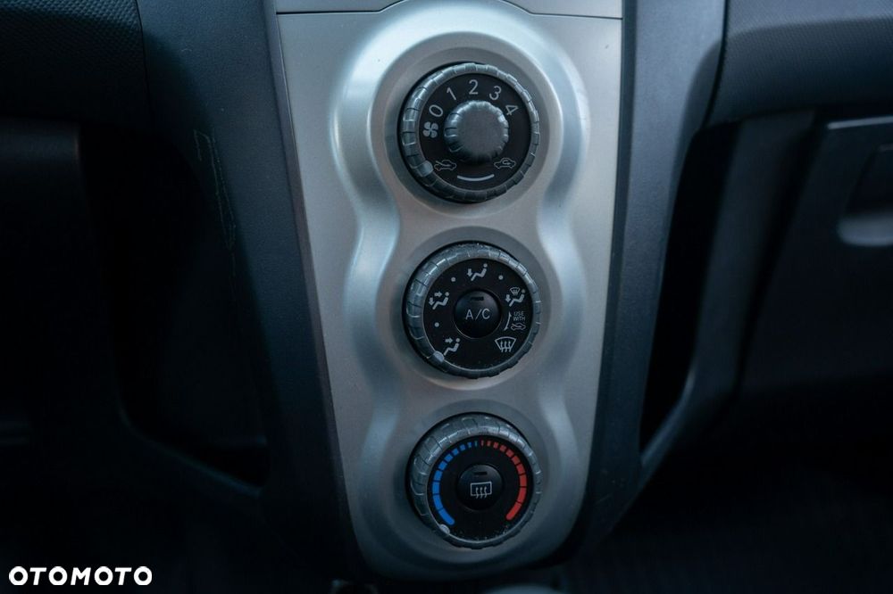 Toyota Yaris - 16