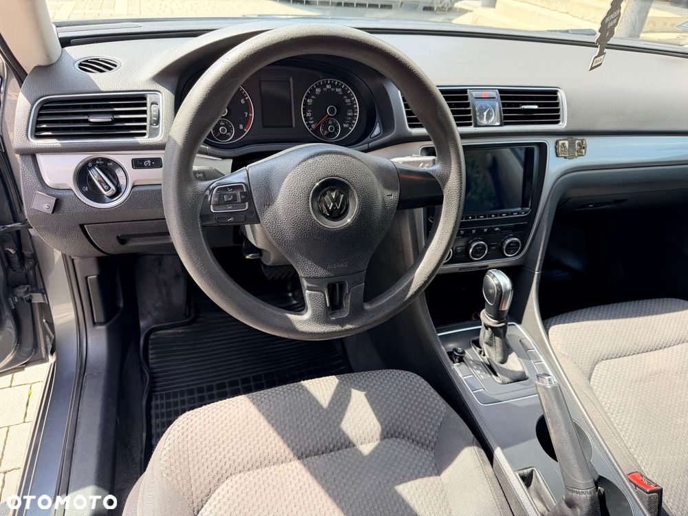 Volkswagen Passat - 12