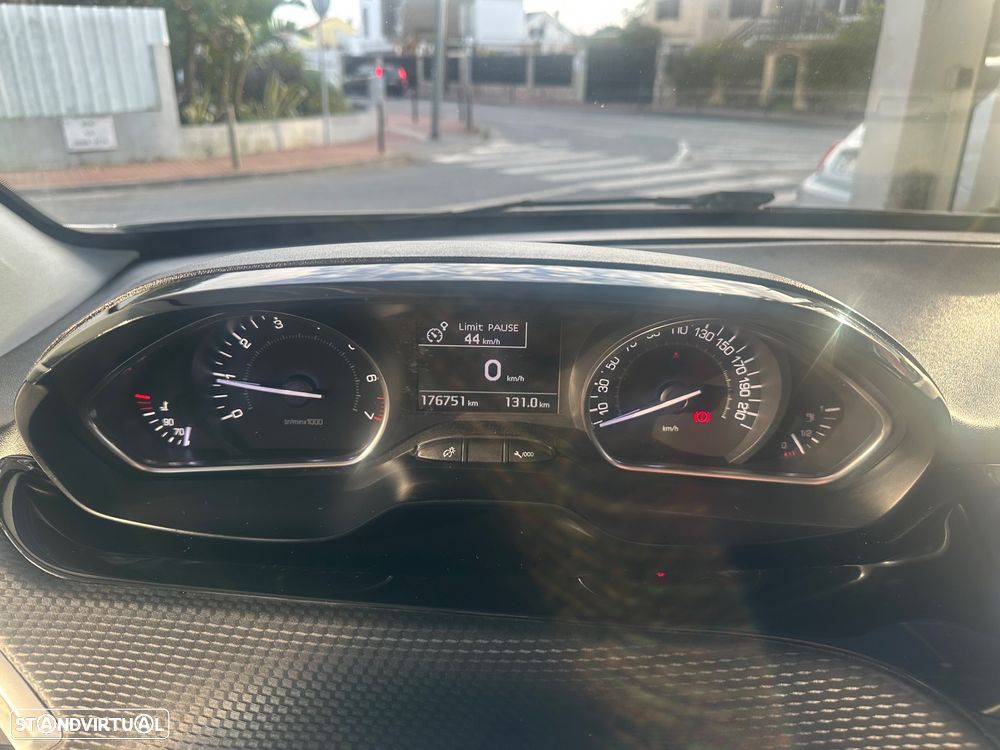 Peugeot 2008 1.2 PureTech Style - 13