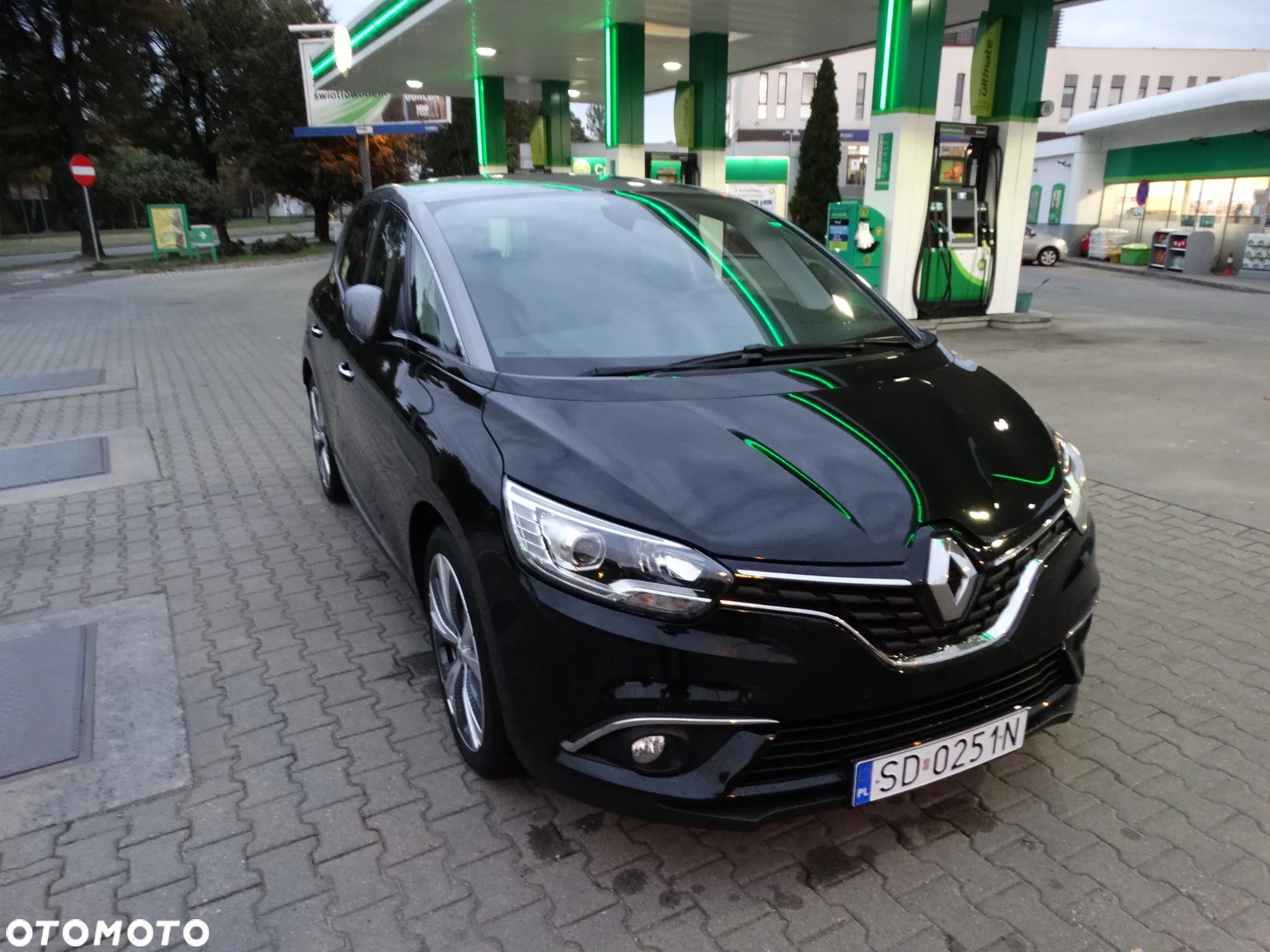 Renault Scenic dCi 110 Hybrid Assist Business - 11