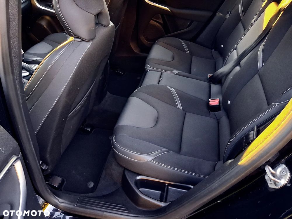 Volvo V40 D2 Momentum - 22