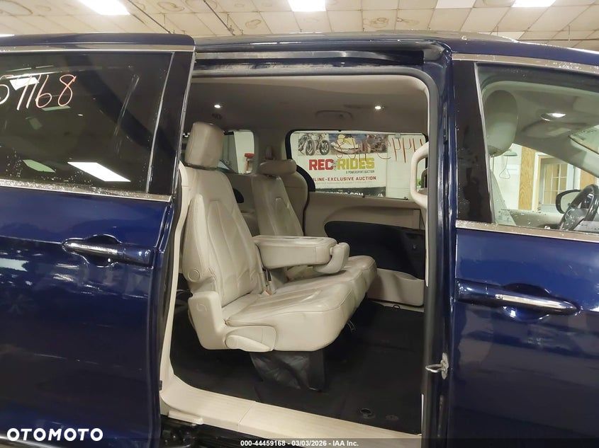 Chrysler Pacifica - 23