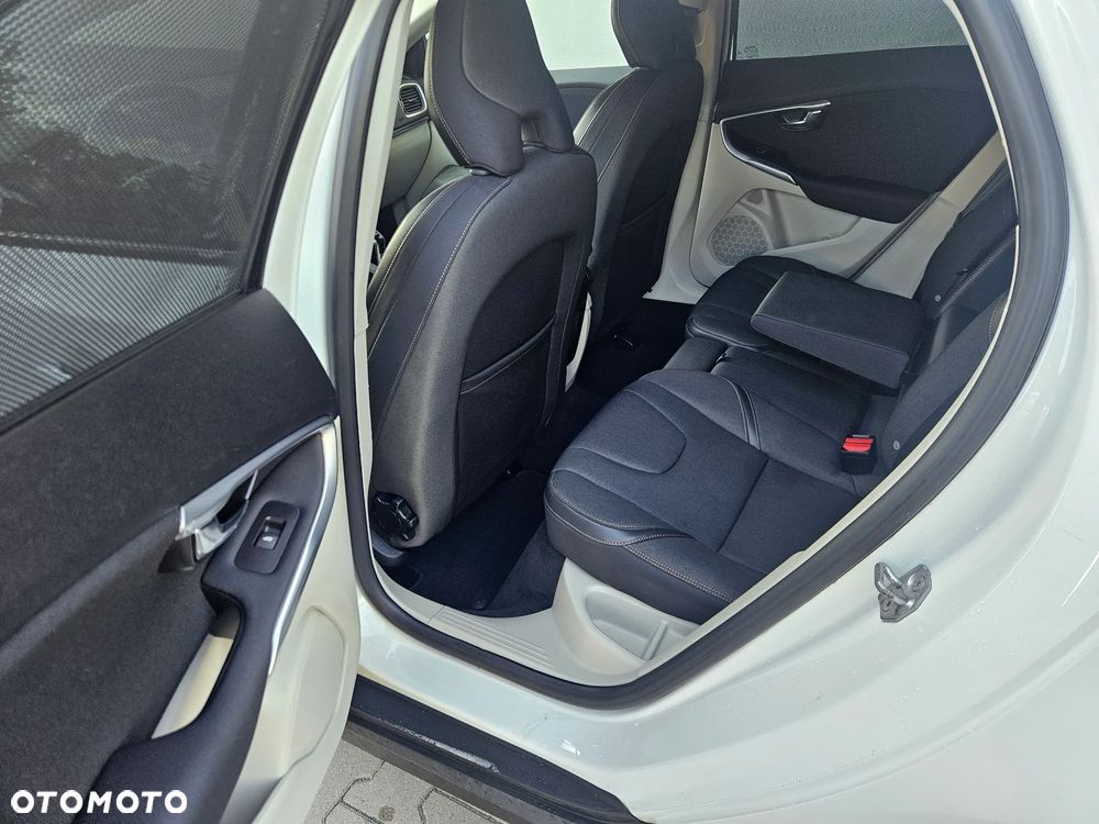 Volvo V40 Cross Country D2 - 13