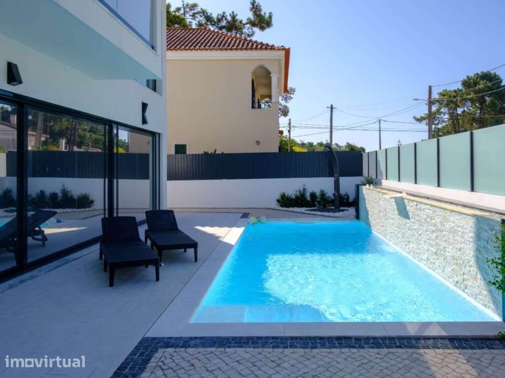 Moradia T4 com piscina e jardim na Aroeira - Grande imagem: 2/47