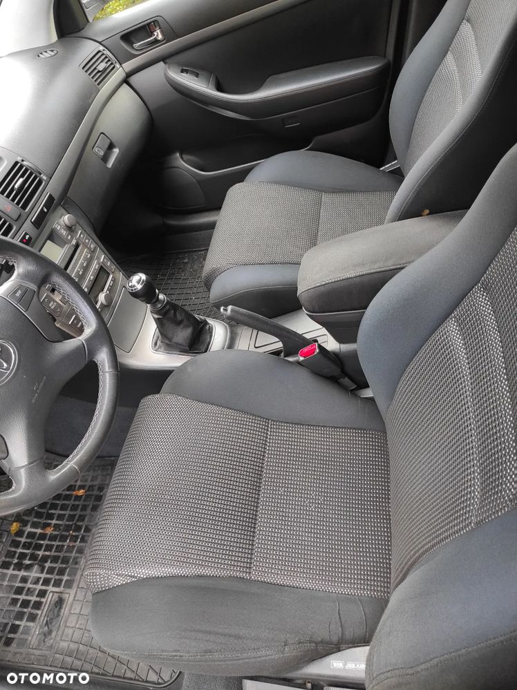 Toyota Avensis - 4