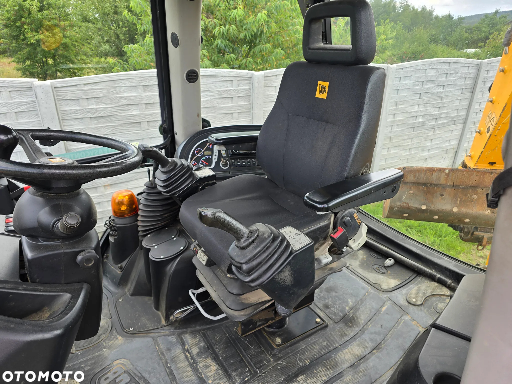 JCB - 3