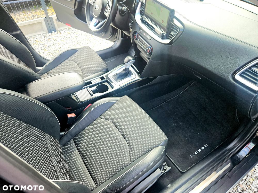 Kia XCeed - 29
